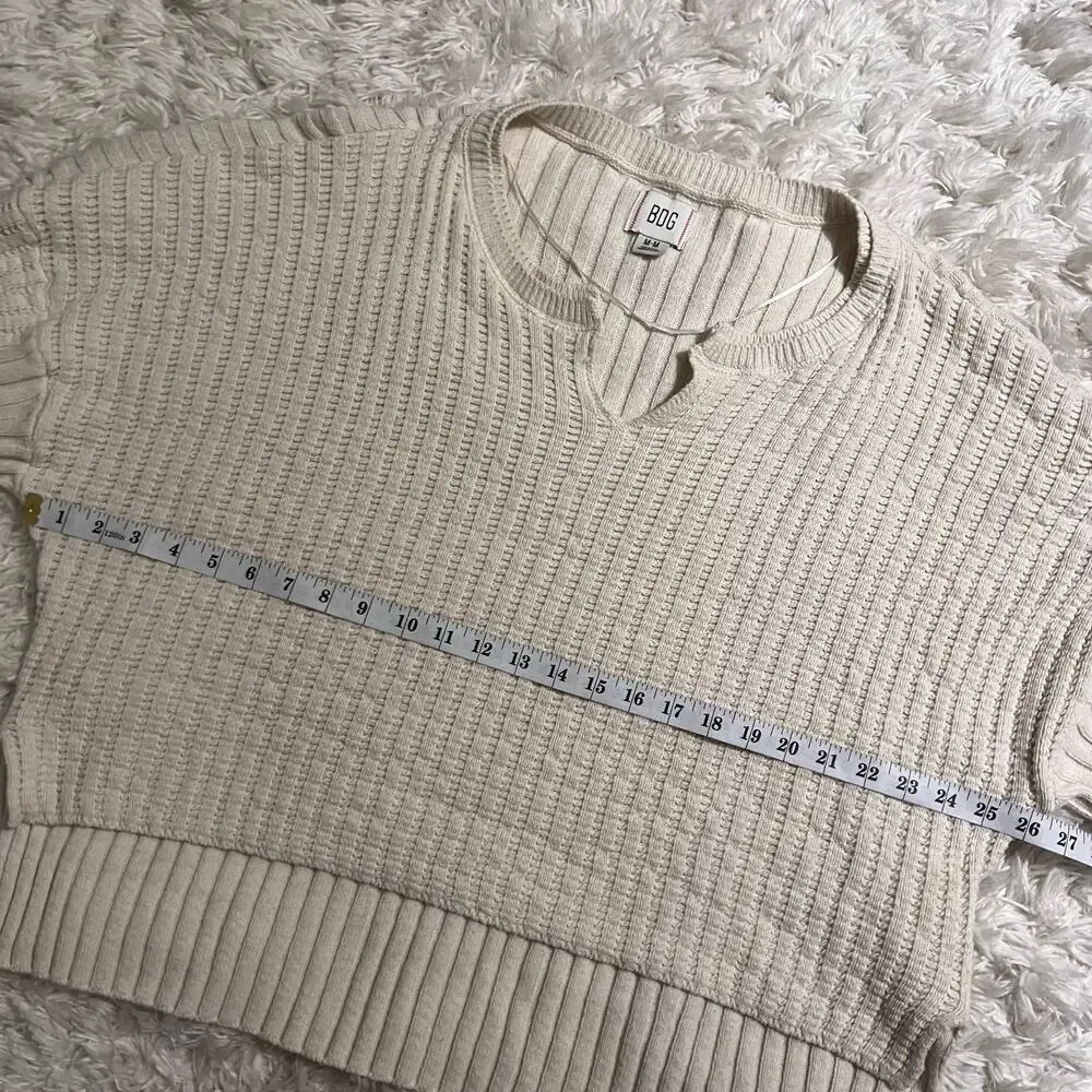 BDG Urban Outfitters Allie Cream Notch Neck Pullover Sweater Size M